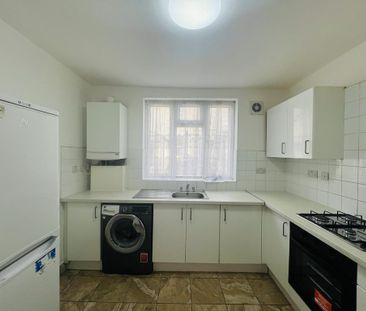 3 bedroom flat to rent - Photo 3