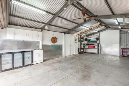 Charming Family Home in a Quiet, Convenient Location - Photo 2