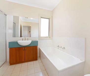 Spacious & Stylish Townhouse! - Photo 5