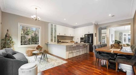 Executive Family Living in Double Grammar Zone - Photo 4