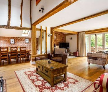 A beautifully presented coach house boasting character throughout. - Photo 1