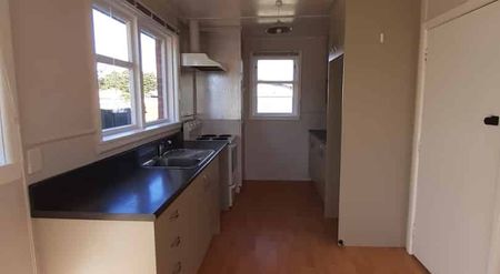 3 bedroom Family home - Photo 2