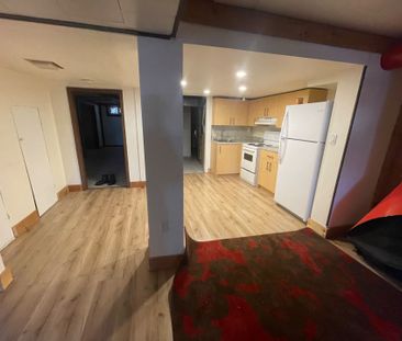 For Lease - 102 Billington Crescent, Toronto, Ontario - Photo 5