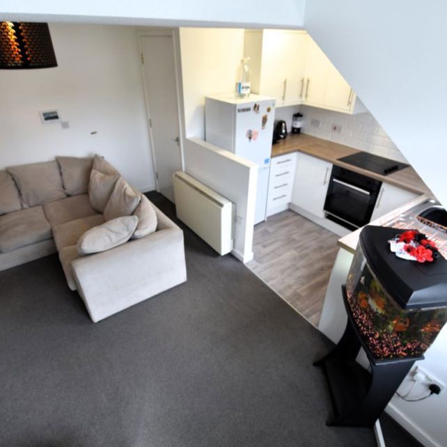 2 bedroom Flat in Flat 28, Leeds - Photo 1