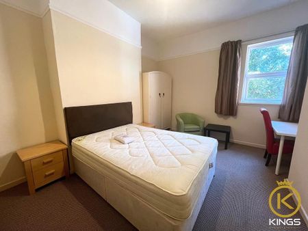 3 bedroom flat to rent - Photo 4