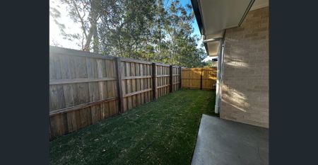 Near new low maintenance family home - Photo 4