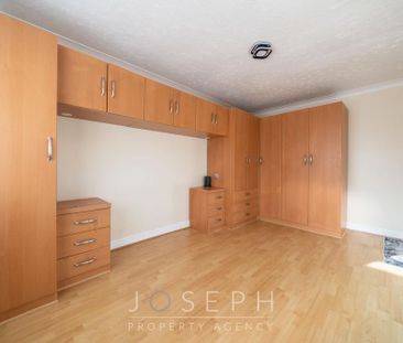 3 bedroom detached house to rent - Photo 4