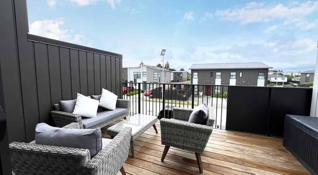 Mangere, 2 bedrooms - Photo 1