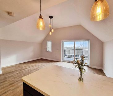 2 bedroom penthouse to rent - Photo 2