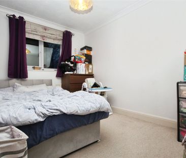 Dagnall Park, London, SE25 5EG - Photo 1