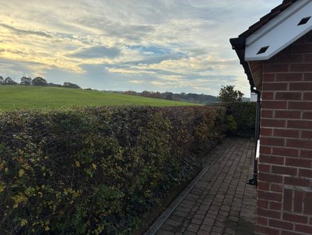 Bradley Lane, Frodsham - Photo 4