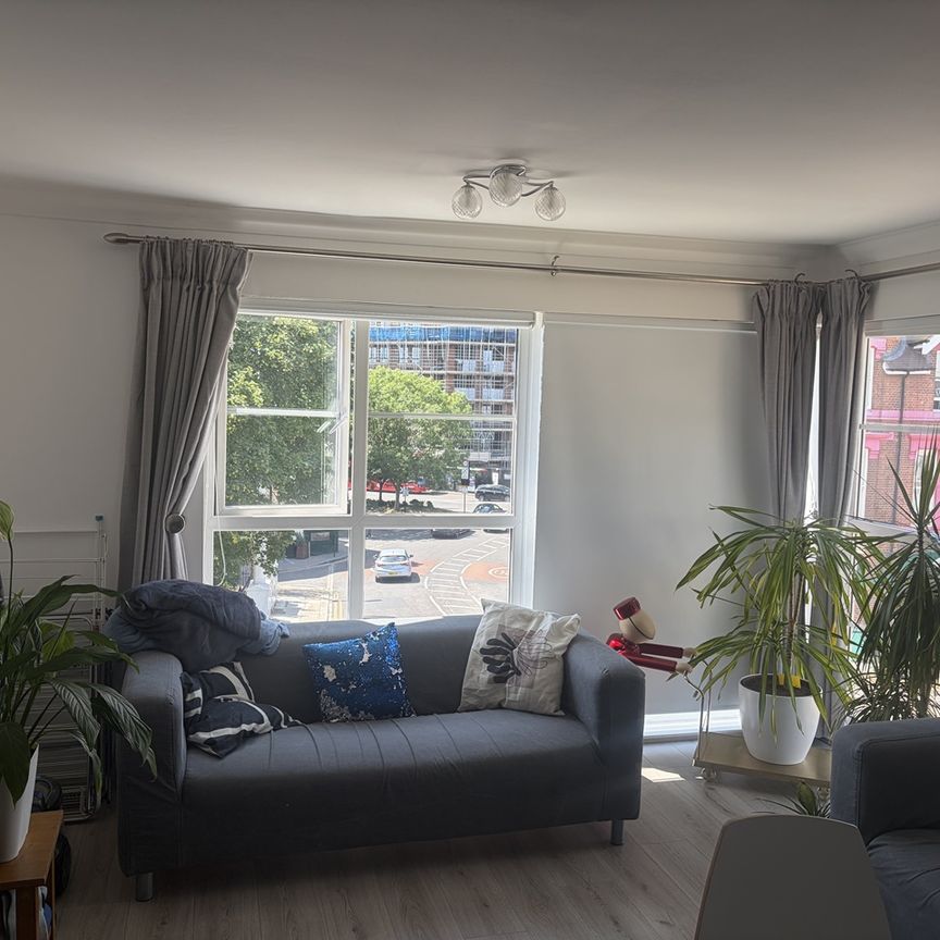 2 Bed Flat, Tilbury House, W3 - Photo 1