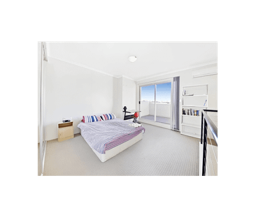 Stunning 3-Bedroom Urban Oasis with City Views in Alexandria - Photo 2