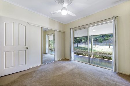 28 Friarbird Crescent, Bonogin. - Photo 3