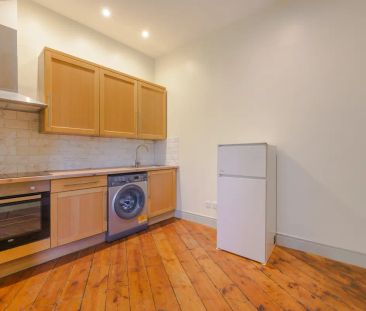 3 bedroom flat in Camden - Photo 4