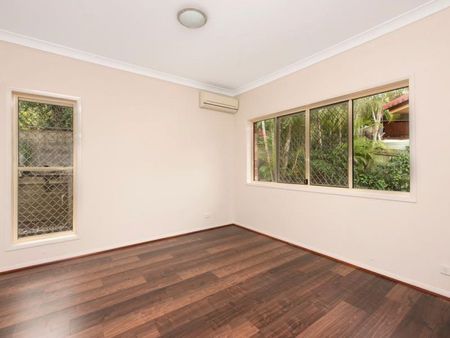 29 Gretna Street, Mansfield, QLD 4122 - Photo 4