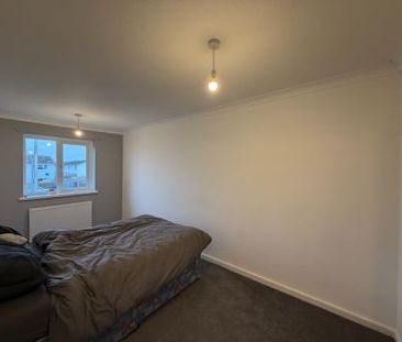 3 bedroom Terraced House To Let - Photo 3