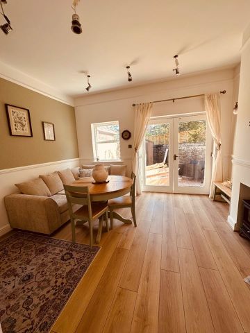2 Bed Flat, Ennerdale Lodge, TW9 - Photo 2