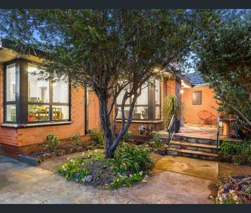 FAMILY LIVING CLOSE TO THE BEACH! - Photo 2