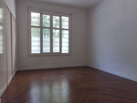 Appartement 2 pièces 74m2 MARSEILLE 8EME 1 500 euros - Photo 1