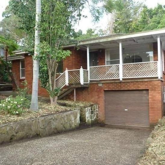 EXECUTIVE LOCATION. RENOVATED INTERIOR. - Photo 2
