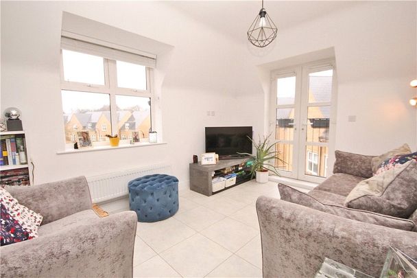 Queenswood Crescent, Englefield Green, Surrey, TW20 0AT - Photo 1