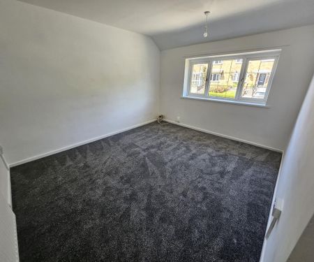 3 bedroom end of terrace house to rent - Photo 2