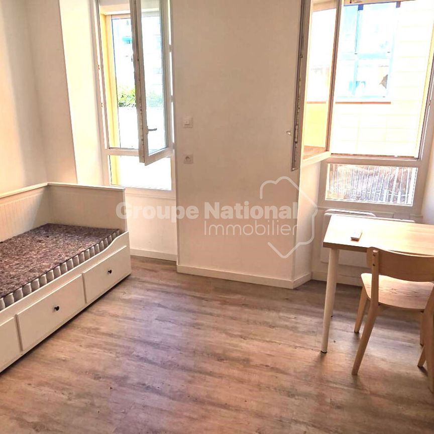 LA BELLE DE MAI! Joil studio meublé de 24 m² refait entièrement au 2ème étage d'un petit immeuble Marseillais!, - Photo 1