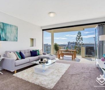 FANTASTIC LOCATION! WALK TO ROBINA TOWN CENTER! - Photo 1