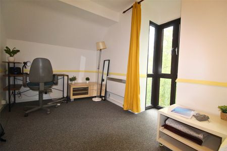 Flat 9 Trinity Place, Merchants Road, Bristol, Somerset, BS8 - Photo 4