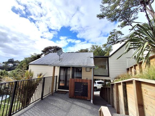 Secluded Wadestown Guest House - Photo 1