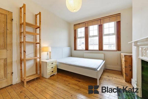 Top floor conversion, bright and airy with additional study room - Photo 1
