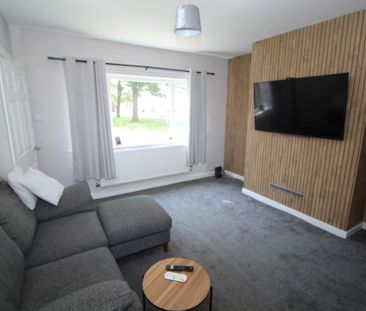 2 bedroom end of terrace house to rent - Photo 2