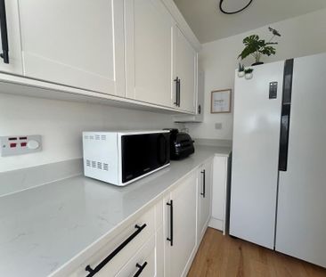 3 bed end of terrace house to rent in St. Margarets Avenue, Cheam, SM3 - Photo 6