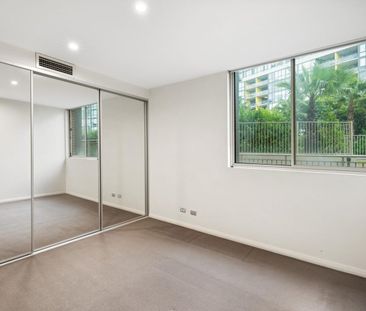 Split Level Ground floor - 2 Bedroom Apartment - Photo 2