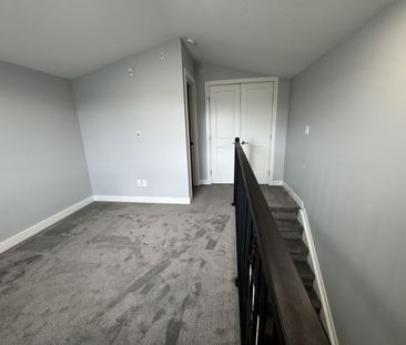 Amazing 1 Bed+Den, In Unit Laundry. On the Lakeshore, Sylvan Lake! - Photo 3