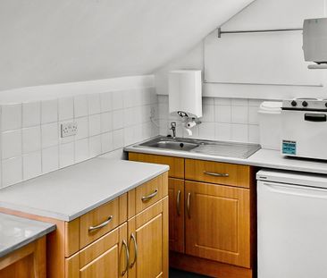 Bedsit, Waverley Road, BS6 - Photo 3