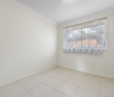 Spacious lounge and Gas cooking! - Photo 4