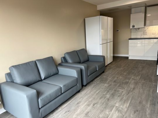 6 Bed Flat, Hepburn Court A, BS2 - Photo 1