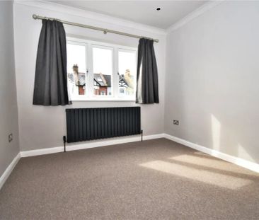 2 bedroom flat in Twickenham - Photo 2