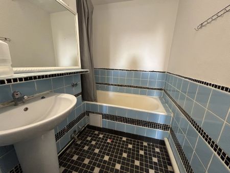 Location Appartement 2 pièces 43m² NICE 06200 - Photo 4