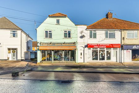 Available unfurnished now - Photo 4