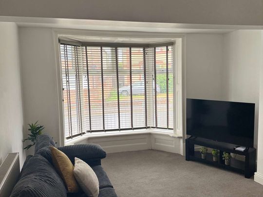 South Street Room 2 - Photo 1