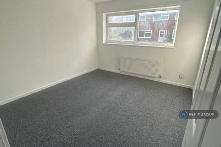 3 bedroom end of terrace house to rent - Photo 2