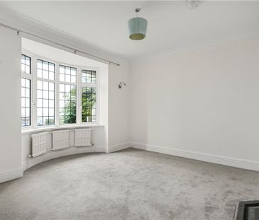 A five bedroom detached family home with a garage and off-street pa... - Photo 4