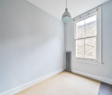 3 bedroom flat to rent - Photo 4
