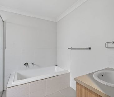 Open the door to contemporary comfort - Photo 2