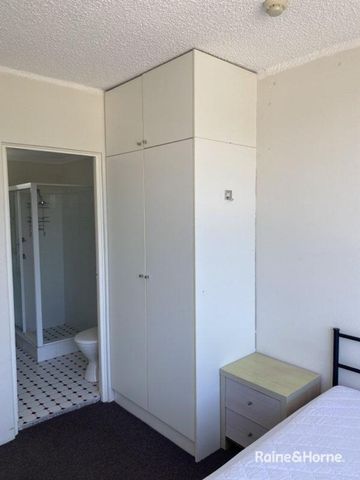 Convenient 1-Bedroom Apartment in Kingsford - Photo 2