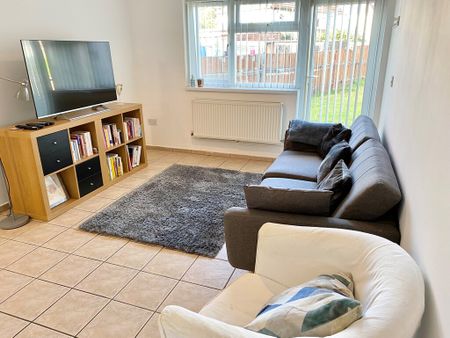 9 Bed Student Accommodation - Photo 2