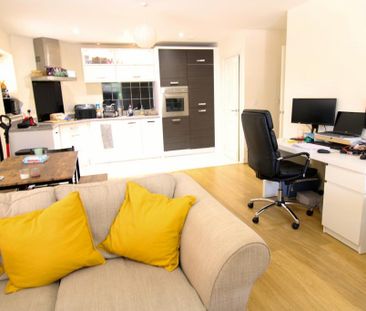 2 bedroom ground floor flat to rent - Photo 2